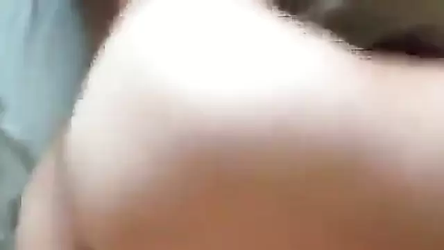 Эмигрантка из другой страны просит оргазма