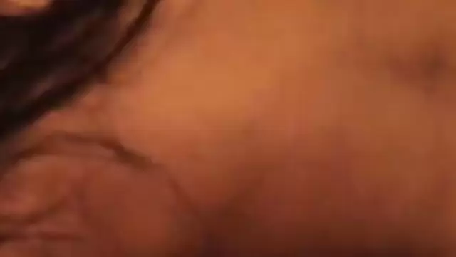 Симпатичная эмигрантка сосет член мужа